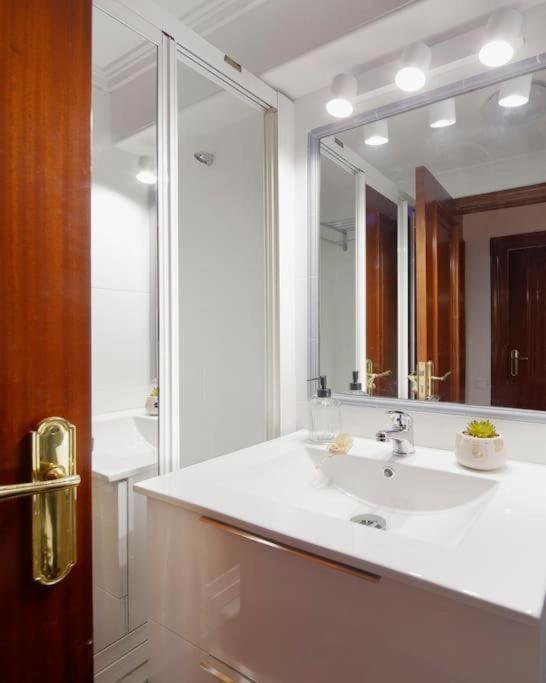 Apartamento Maura 2 Dormitorios Oviedo Eksteriør billede